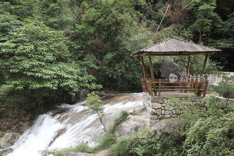 Pavilion in Dazhang Mountain Crouching Dragon valley, Wuyuan, Jiangxi, China(江西婺源大鄣山卧龙谷)